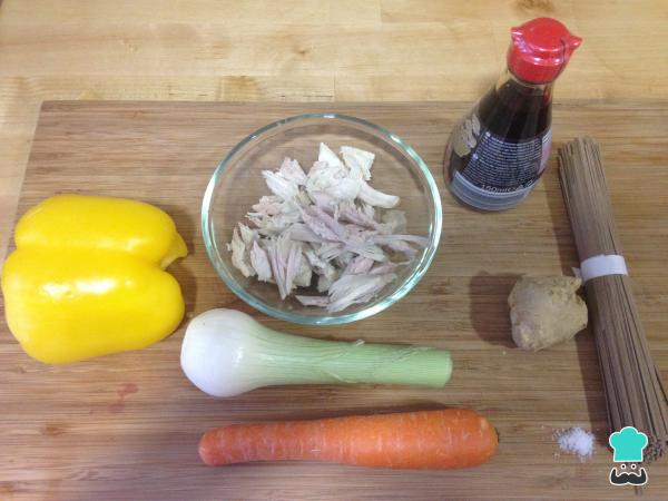 Salade de nouilles chinoises au poulet Recette - Étape 1