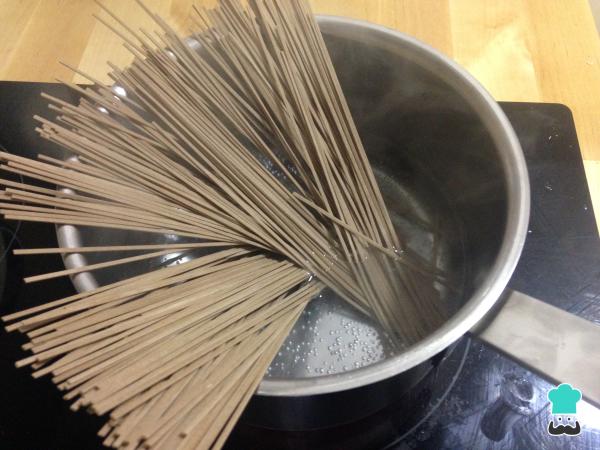 Salade de nouilles chinoises au poulet Recette - Étape 2