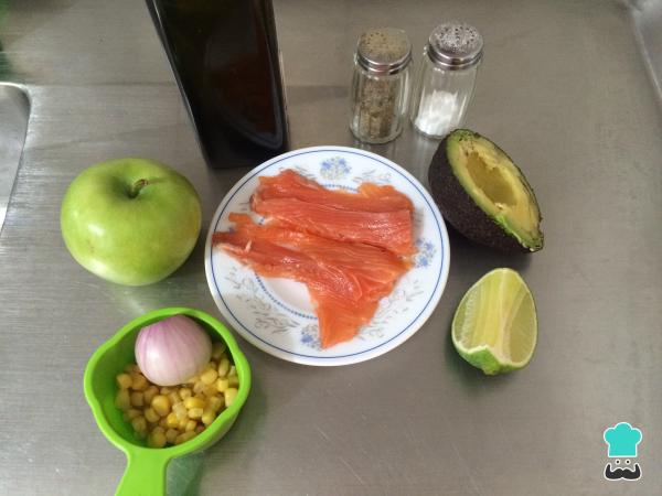 Recette Salade de saumon fumé aux pommes - Étape 1