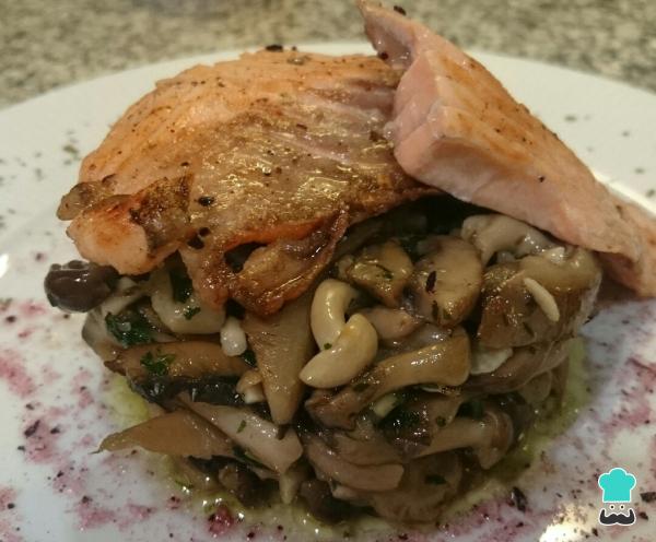 Recette de Saint-Jacques de saumon marinées aux champignons sautés
