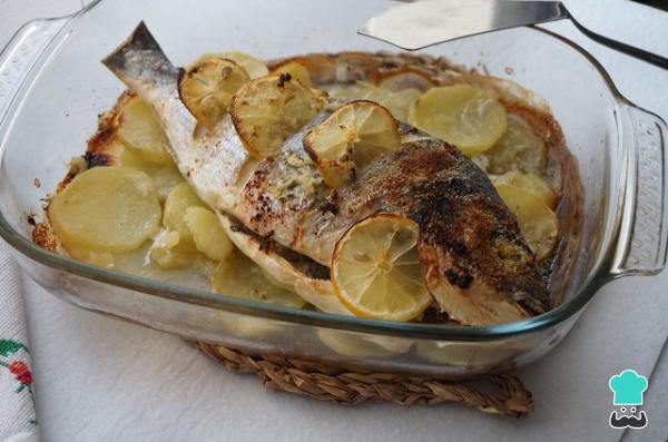 Recette de dorade au four avec pommes de terre et ail