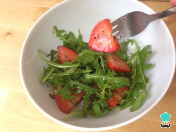 Recette de salade de roquette aux fraises