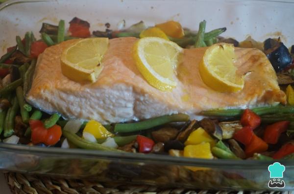 Recette de saumon au four au citron et légumes surgelés