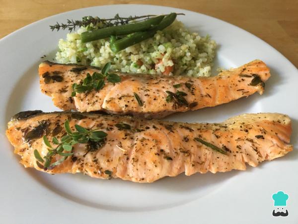 Recette de saumon grillé aux fines herbes