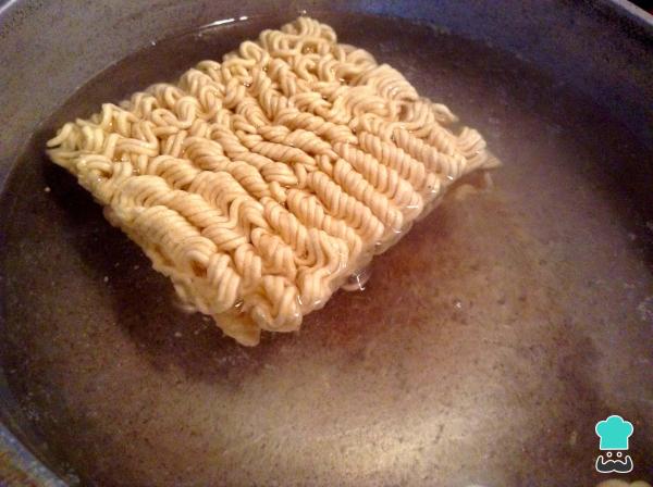 Recette de Salade de Pâtes au Surimi et Ananas - Étape 1