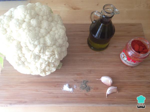 Recette de salade de chou-fleur à l'ail sauté - Étape 1