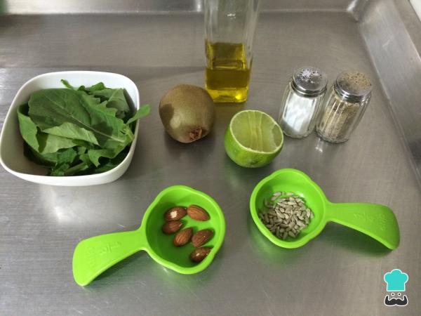 Recette Salade verte au kiwi - Étape 1