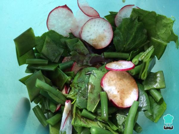 Recette de salade d'épinards et radis - Étape 4