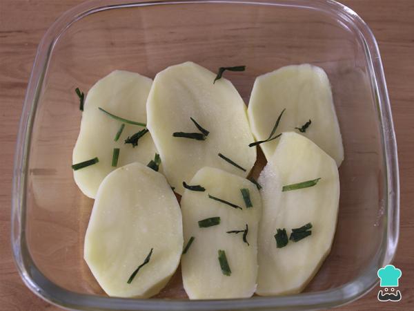 Recette de Saumon au Four avec Pommes de Terre et Crevettes - Étape 2