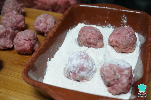 Recette de Boulettes de viande en purée - Étape 2