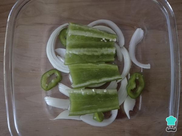 Recette de Merlu au Four au Citron et au Vin - Étape 2