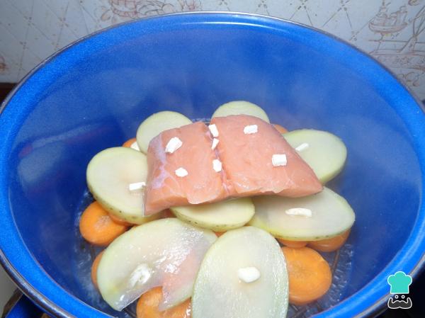 Recette de Saumon cuit à la vapeur avec légumes et crème - Étape 5