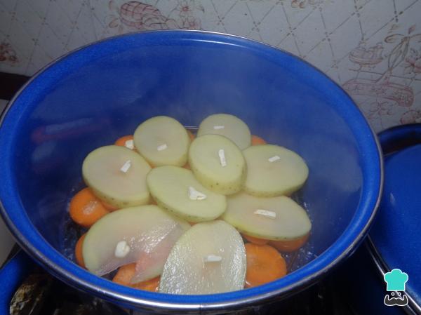 Recette de Saumon cuit à la vapeur avec légumes et crème - Étape 4