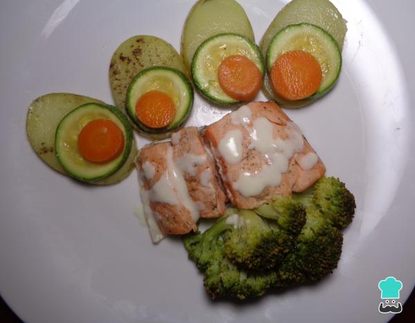 Recette de Saumon cuit à la vapeur avec légumes et crème - Étape 9