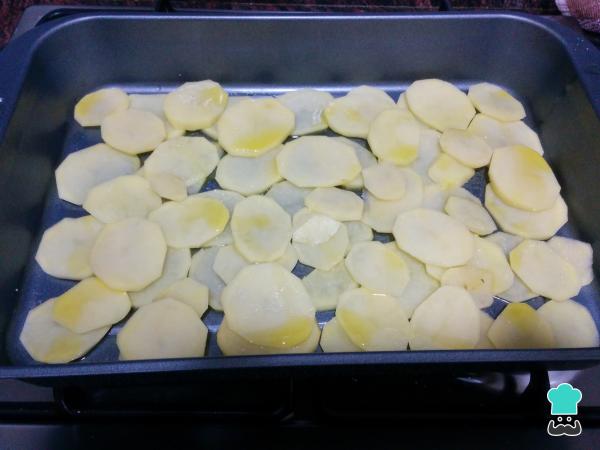 Recette de Merlu au Four avec pommes de terre et légumes - Étape 1