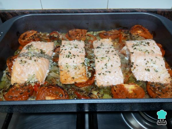 Recette de saumon au four avec pommes de terre et légumes - Étape 8