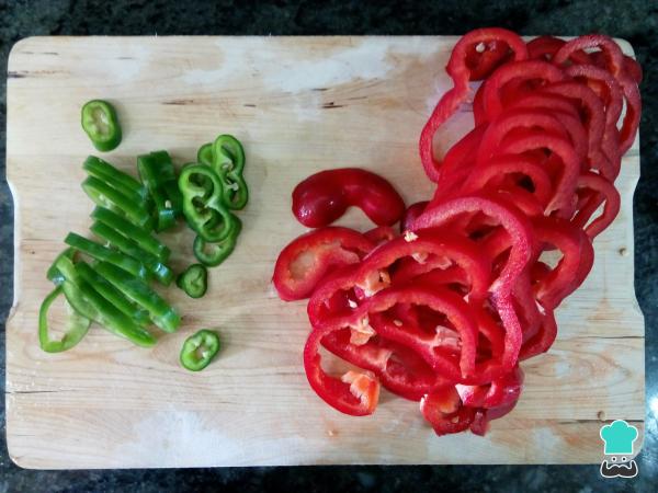 Recette de Dorada au four avec pommes de terre et poivrons - Étape 4