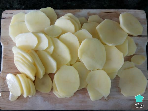 Recette de Dorada au four avec pommes de terre et poivrons - Étape 2