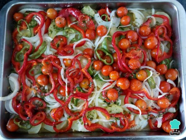 Recette de Dorada au four avec pommes de terre et poivrons - Étape 6