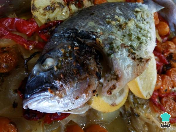 Recette de Dorada au four avec pommes de terre et poivrons - Étape 8