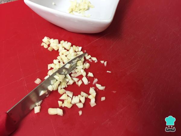 Recette de Thon Grillé à l'Ail et au Persil - Étape 1