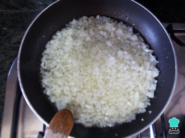Recette de Tourte à la viande hachée farcie au jambon et fromage - Étape 1