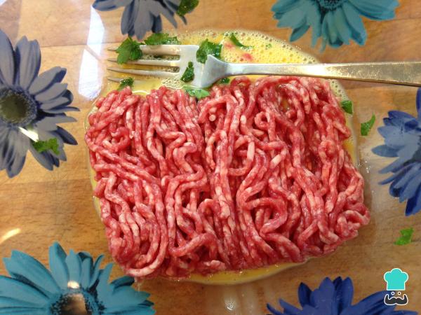 Recette de Tourte à la Viande Hachée Farcie au Jambon et au Fromage - Étape 2