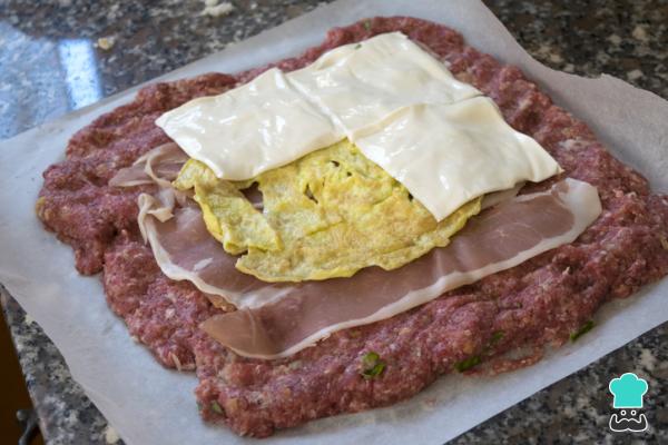 Recette de Tourte à la Viande Hachée Farcie au Jambon et au Fromage - Étape 3