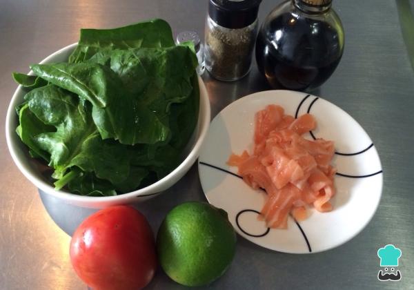 Recette de salade d'épinards et de saumon - Étape 1