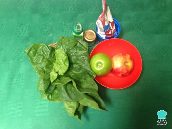 Recette de Salade d'épinards aux pommes - Étape 1