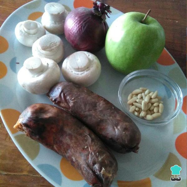 Recette de boudin noir aux pommes et pignons de pin - Étape 1