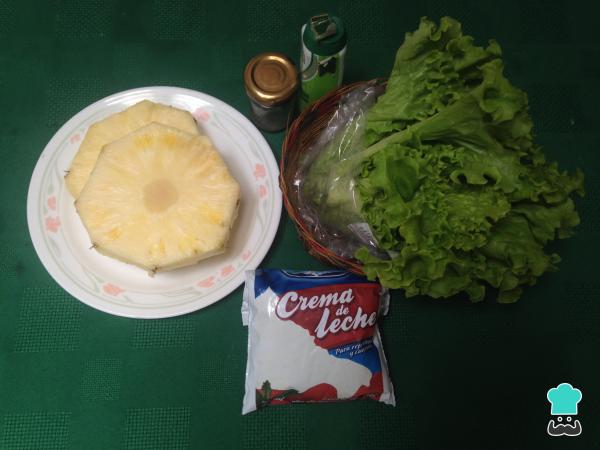 Recette de salade d'ananas et de laitue - Étape 1