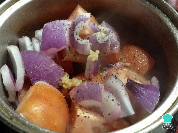 Recette de Thon aux oignons et tomates - Étape 2