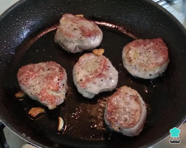 Recette de filet de porc enveloppé de bacon au four - Étape 2