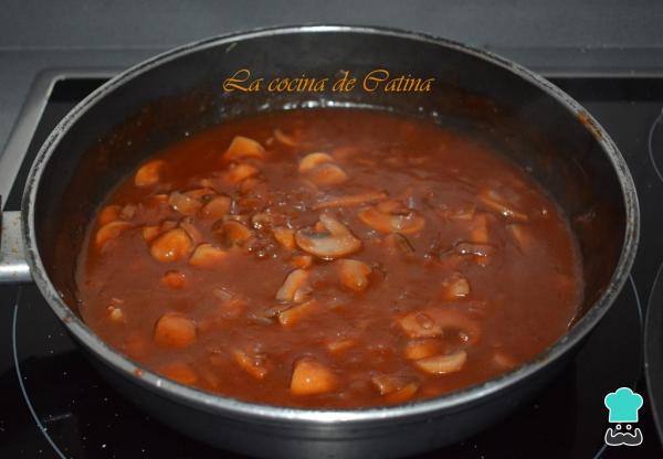 Recette de Viande avec Sauce aux Champignons et Vin Rouge - Étape 4