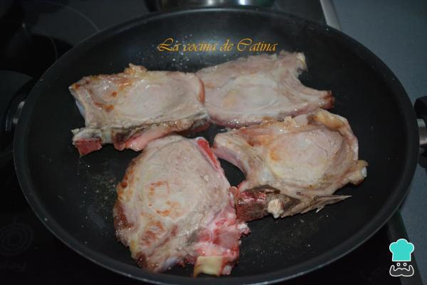 Recette de Côtelettes de Porc en Sauce Facile - Étape 2