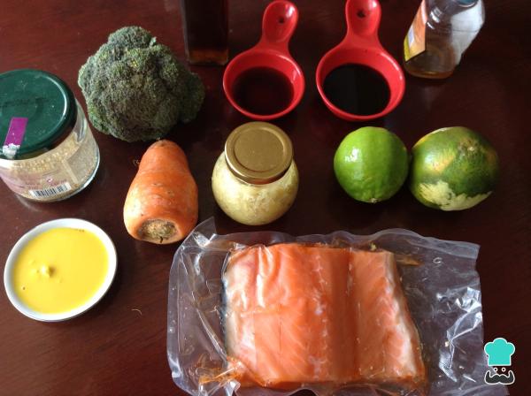 Recette de Saumon au Four avec Brocoli et Carottes - Étape 1