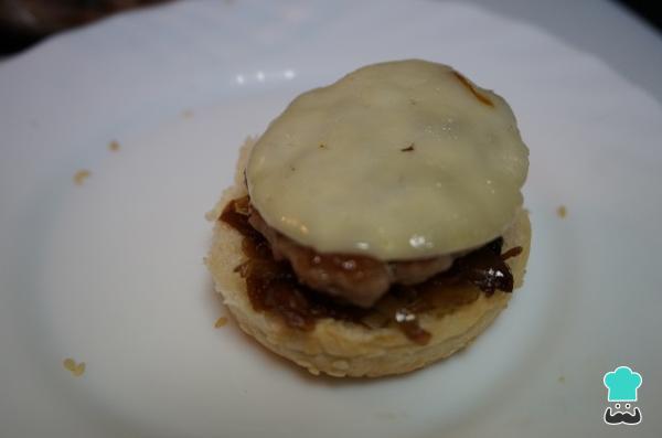 Recette de Mini Burgers Maison à la Viande Hachée - Étape 9