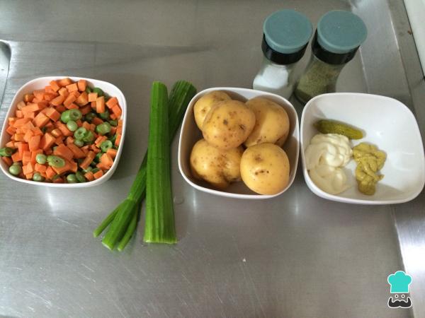 Recette de Salade de Pommes de Terre au Céleri - Étape 1