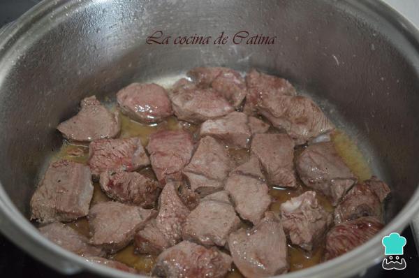 Recette de goulasch de bœuf hongrois étape par étape - Étape 1