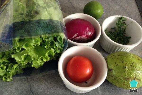 Recette de mojarra frite avec salade - Étape 5