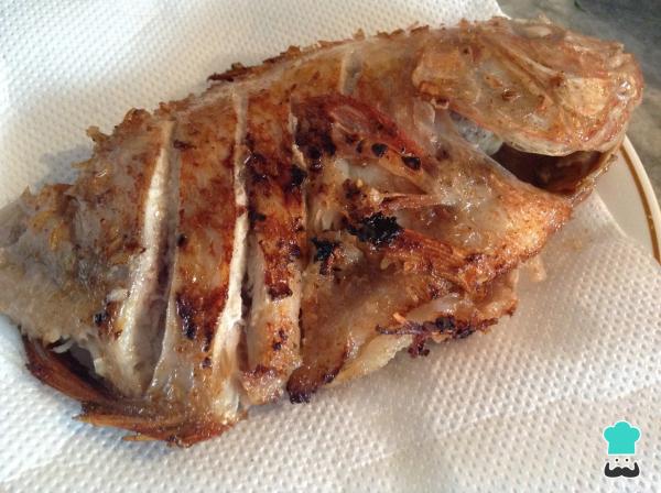 Recette de Mojarra frite avec salade - Étape 11