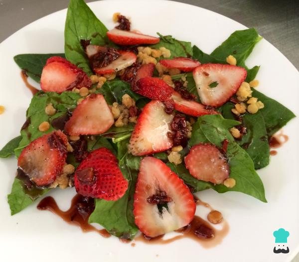Recette de salade d'épinards frais et de fraises - Étape 6