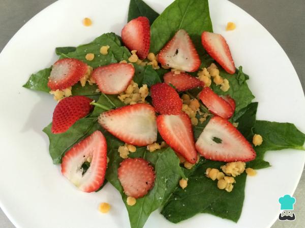 Recette de salade d'épinards frais et de fraises - Étape 5