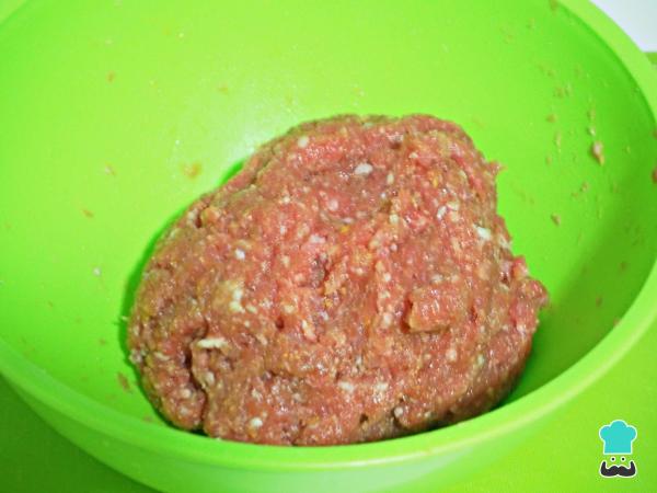 Recette de Boulettes de viande aux oignons et poivrons - Étape 1