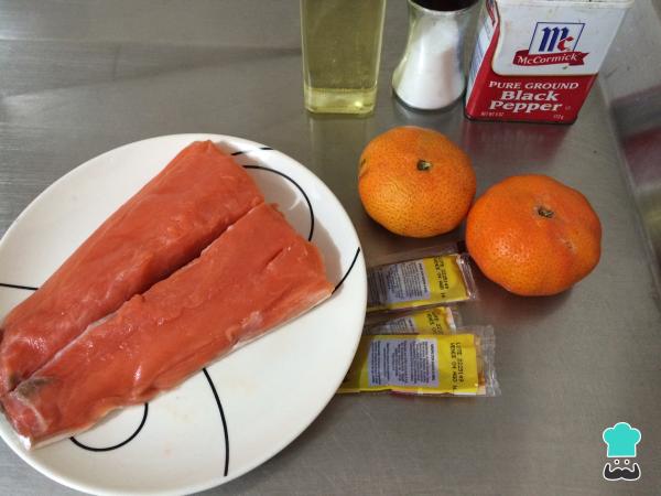 Recette de Saumon Glacé à la Mandarine et au Miel - Étape 1