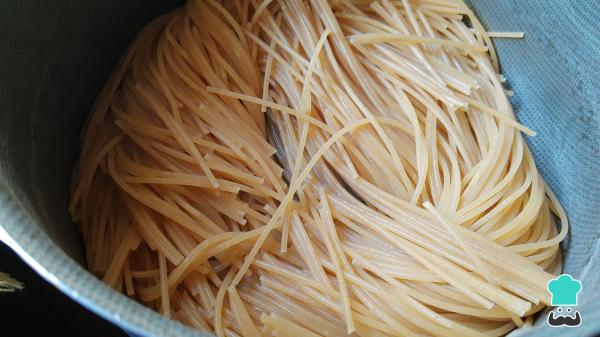 Recette de Spaghettis Rouges à la Tomate - Étape 1