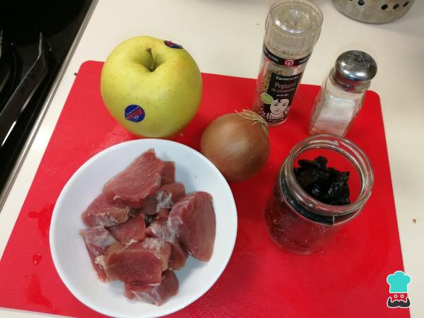Recette de Filet de Porc au Four avec Pommes et Prunes - Étape 1