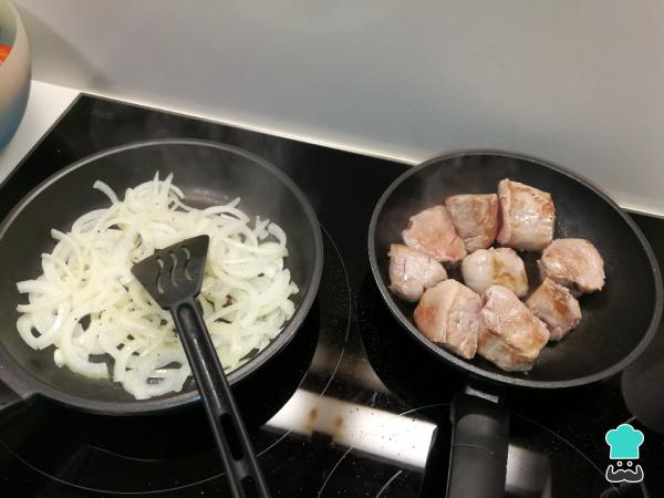Recette de Filet de Porc au Four avec Pommes et Prunes - Étape 2