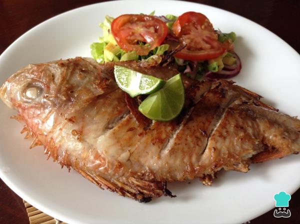 Recette de mojarra frite avec salade